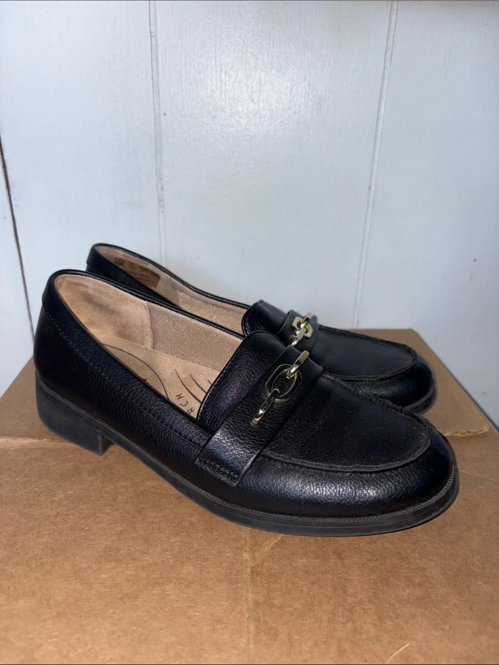 Life Stride Black Leather Women's Loafers with Gold Accent size 8 M